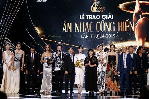 Cống hiến 2019: Gần hơn thị trường, Đông Nhi thắng giải Ca sĩ của năm - Ảnh 11. Cống hiến 2019: Gần hơn thị trường, Đông Nhi thắng giải Ca sĩ của năm - Ảnh 11.