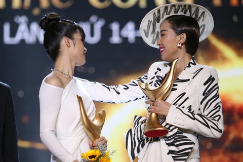 Cống hiến 2019: Gần hơn thị trường, Đông Nhi thắng giải Ca sĩ của năm - Ảnh 10. Cống hiến 2019: Gần hơn thị trường, Đông Nhi thắng giải Ca sĩ của năm - Ảnh 10.