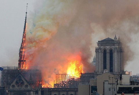 Vì sao Nhà thờ Đức Bà Paris cháy quá nhanh? - Ảnh 1. Vì sao Nhà thờ Đức Bà Paris cháy quá nhanh? - Ảnh 1.