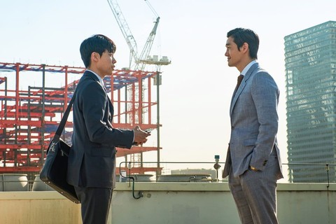 Xem phim Hàn Quốc để thấy tiền có thể bẩn như thế nào - Ảnh 3. Xem phim Hàn Quốc để thấy tiền có thể bẩn như thế nào - Ảnh 3.