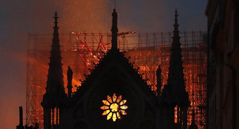 Nhà tiên tri Nostradamus dự báo vụ hỏa hoạn nhà thờ Đức Bà Paris? - Ảnh 2. Nhà tiên tri Nostradamus dự báo vụ hỏa hoạn nhà thờ Đức Bà Paris? - Ảnh 2.