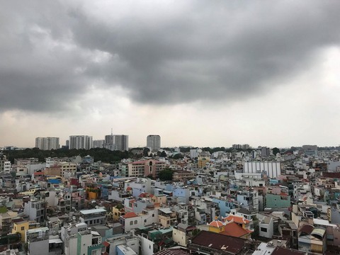 Có mưa, sao TP.HCM vẫn không hết nóng? - Ảnh 2. Có mưa, sao TP.HCM vẫn không hết nóng? - Ảnh 2.