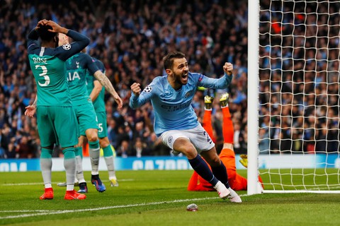Cộng đồng mạng lên cơn sốt với trận cầu không tưởng giữa MC và Tottenham - Ảnh 1. Cộng đồng mạng lên cơn sốt với trận cầu không tưởng giữa MC và Tottenham - Ảnh 1.