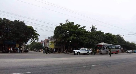 Khởi tố hai nhóm người chặn xe khách, nổ súng bắn nhau - Ảnh 1. Khởi tố hai nhóm người chặn xe khách, nổ súng bắn nhau - Ảnh 1.