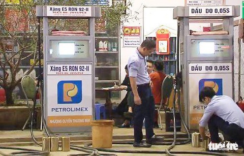 Nghệ An yêu cầu xóa hàng chục cửa hàng xăng dầu bán lụi cho tàu cá - Ảnh 1. Nghệ An yêu cầu xóa hàng chục cửa hàng xăng dầu bán lụi cho tàu cá - Ảnh 1.