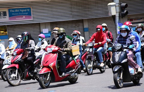 Bắc Bộ, Nam Bộ mưa dông, Trung Bộ nắng nóng - Ảnh 1. Bắc Bộ, Nam Bộ mưa dông, Trung Bộ nắng nóng - Ảnh 1.