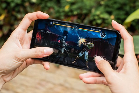 Galaxy A50 dẫn đầu làn sóng cao cấp hoá smartphone tầm trung - Ảnh 2. Galaxy A50 dẫn đầu làn sóng cao cấp hoá smartphone tầm trung - Ảnh 2.