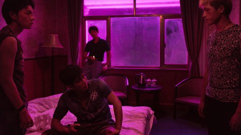 Too Old to Die Young là phim trực tuyến đầu tiên trình chiếu tại Cannes 2019 - Ảnh 6. Too Old to Die Young là phim trực tuyến đầu tiên trình chiếu tại Cannes 2019 - Ảnh 6.