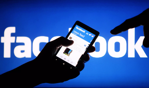 EU sẽ phạt nặng Facebook, Google nếu không gỡ nội dung bạo lực - Ảnh 1. EU sẽ phạt nặng Facebook, Google nếu không gỡ nội dung bạo lực - Ảnh 1.