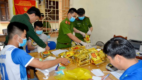 Cơn lốc đập đá: Tiếng thét lúc nửa đêm của người cha bất hạnh - Ảnh 2. Cơn lốc đập đá: Tiếng thét lúc nửa đêm của người cha bất hạnh - Ảnh 2.