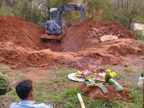 Khởi tố người chồng nghi giết vợ ném xác xuống giếng hoang - Ảnh 1. Khởi tố người chồng nghi giết vợ ném xác xuống giếng hoang - Ảnh 1.