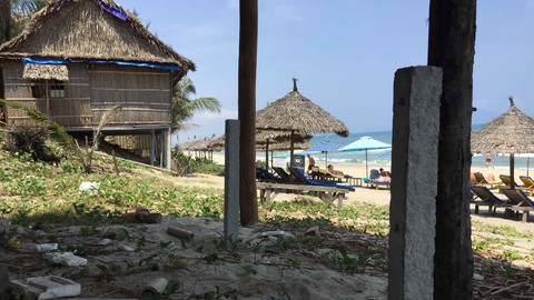 Bãi biển An Bàng, Hội An bị xâu xé: Chính quyền phường buông tay - Ảnh 1. Bãi biển An Bàng, Hội An bị xâu xé: Chính quyền phường buông tay - Ảnh 1.
