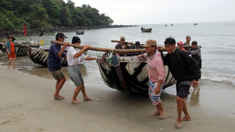 Lao động đi biển càng ngày càng ít - Ảnh 1. Lao động đi biển càng ngày càng ít - Ảnh 1.