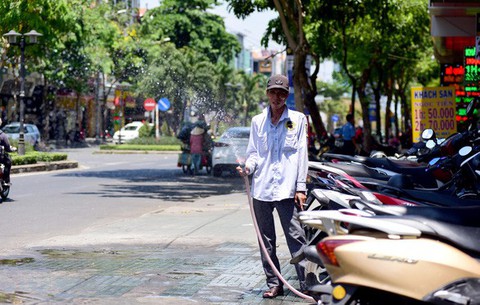 Ba miền nắng gắt, TP.HCM chiều tối và đêm có thể mưa - Ảnh 1. Ba miền nắng gắt, TP.HCM chiều tối và đêm có thể mưa - Ảnh 1.