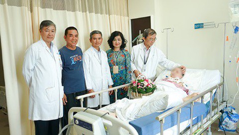 Cuộc đại phẫu 15 giờ cứu sống nữ bệnh nhân u não - Ảnh 4. Cuộc đại phẫu 15 giờ cứu sống nữ bệnh nhân u não - Ảnh 4.