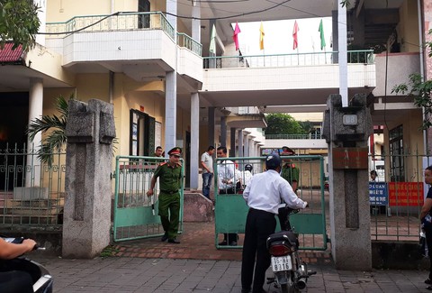 Đang xét xử nguyên phó Phòng cảnh sát kinh tế xâm hại tình dục tập thể nữ sinh - Ảnh 2. Đang xét xử nguyên phó Phòng cảnh sát kinh tế xâm hại tình dục tập thể nữ sinh - Ảnh 2.