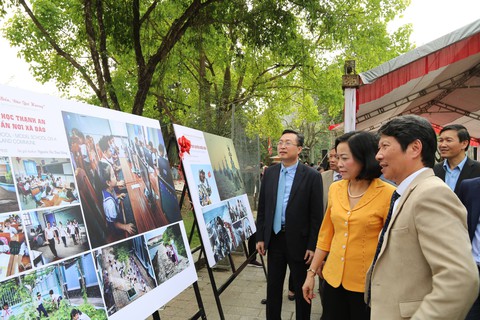 ‘Biển, đảo quê hương’ giữa lòng cố đô Hoa Lư - Ảnh 1. ‘Biển, đảo quê hương’ giữa lòng cố đô Hoa Lư - Ảnh 1.