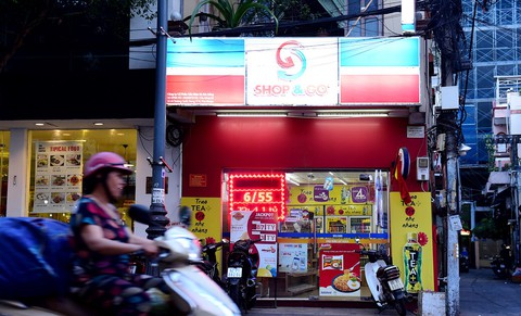 87 cửa hàng tiện lợi Shop&Go về tay Vingroup giá chỉ 1 USD - Ảnh 1. 87 cửa hàng tiện lợi Shop&Go về tay Vingroup giá chỉ 1 USD - Ảnh 1.