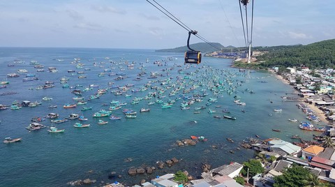 Tour lễ 30-4 còn nhiều chỗ, bùng nổ các điểm vui chơi - Ảnh 1. Tour lễ 30-4 còn nhiều chỗ, bùng nổ các điểm vui chơi - Ảnh 1.