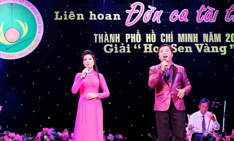Dân chơi đờn ca tài tử có đấu lại nổi với chuyên nghiệp cải lương? - Ảnh 1. Dân chơi đờn ca tài tử có đấu lại nổi với chuyên nghiệp cải lương? - Ảnh 1.
