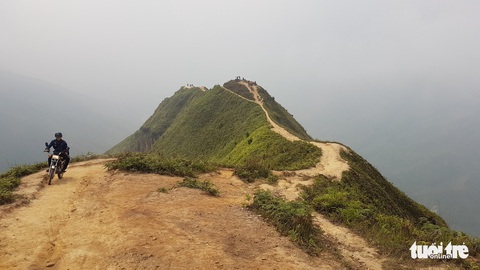 Săn mây huyền ảo trên sống lưng khủng long Chống Tra - Ảnh 6. Săn mây huyền ảo trên sống lưng khủng long Chống Tra - Ảnh 6.