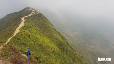 Săn mây huyền ảo trên sống lưng khủng long Chống Tra - Ảnh 4. Săn mây huyền ảo trên sống lưng khủng long Chống Tra - Ảnh 4.