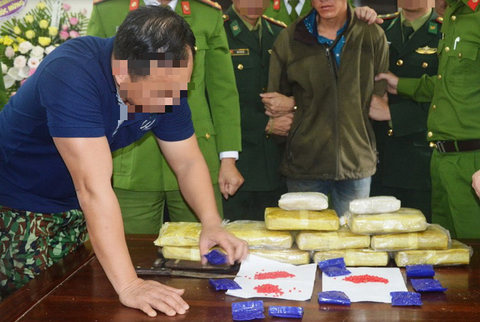 Rùng mình cảnh ma túy đựng trong bao tải, chất thành đống tuồn vào Việt Nam - Ảnh 9. Rùng mình cảnh ma túy đựng trong bao tải, chất thành đống tuồn vào Việt Nam - Ảnh 9.