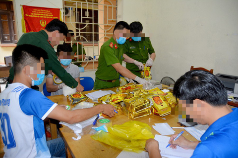 Rùng mình cảnh ma túy đựng trong bao tải, chất thành đống tuồn vào Việt Nam - Ảnh 10. Rùng mình cảnh ma túy đựng trong bao tải, chất thành đống tuồn vào Việt Nam - Ảnh 10.