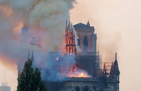 Điều tra ban đầu: Lửa gây cháy nhà thờ Đức Bà Paris bắt đầu từ nóc - Ảnh 1. Điều tra ban đầu: Lửa gây cháy nhà thờ Đức Bà Paris bắt đầu từ nóc - Ảnh 1.