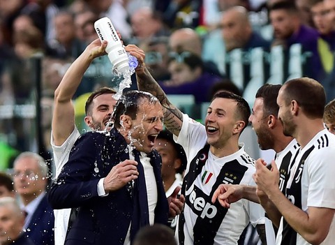 Thắng ngược Fiorentina, Juventus lần thứ 35 vô địch Serie A - Ảnh 2. Thắng ngược Fiorentina, Juventus lần thứ 35 vô địch Serie A - Ảnh 2.