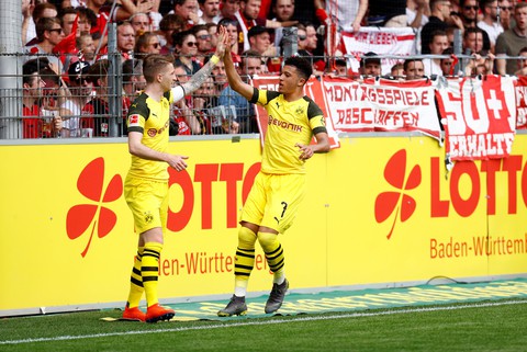 Thần đồng nước Anh Sancho giúp Dortmund đuổi sát Hùm xám - Ảnh 1. Thần đồng nước Anh Sancho giúp Dortmund đuổi sát Hùm xám - Ảnh 1.