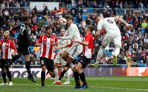 Benzema lập hat-trick giúp Real Madrid nuôi hi vọng...á quân - Ảnh 2. Benzema lập hat-trick giúp Real Madrid nuôi hi vọng...á quân - Ảnh 2.