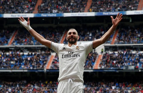 Benzema lập hat-trick giúp Real Madrid nuôi hi vọng...á quân - Ảnh 1. Benzema lập hat-trick giúp Real Madrid nuôi hi vọng...á quân - Ảnh 1.