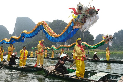 Sông núi hữu tình, hùng vĩ ở Lễ hội Tràng An 2019 - Ảnh 4. Sông núi hữu tình, hùng vĩ ở Lễ hội Tràng An 2019 - Ảnh 4.