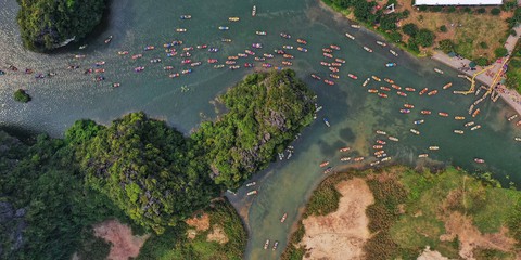 Sông núi hữu tình, hùng vĩ ở Lễ hội Tràng An 2019 - Ảnh 7. Sông núi hữu tình, hùng vĩ ở Lễ hội Tràng An 2019 - Ảnh 7.