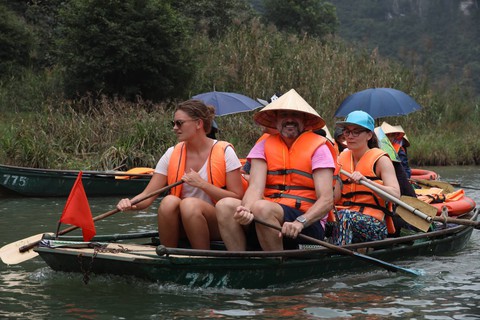 Sông núi hữu tình, hùng vĩ ở Lễ hội Tràng An 2019 - Ảnh 9. Sông núi hữu tình, hùng vĩ ở Lễ hội Tràng An 2019 - Ảnh 9.