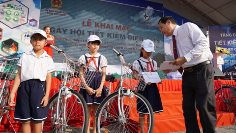 Tiết kiệm hơn 1 tỉ kWh điện hàng năm tại phía Nam - Ảnh 2. Tiết kiệm hơn 1 tỉ kWh điện hàng năm tại phía Nam - Ảnh 2.
