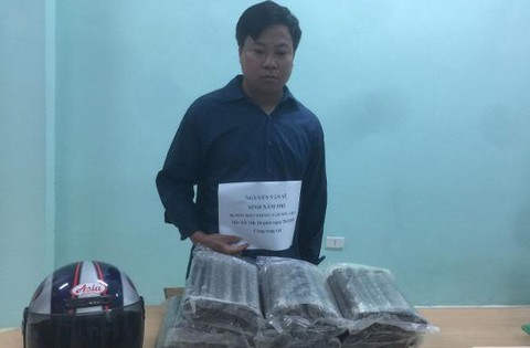 Bắt nghi phạm vận chuyển trái phép 19kg thuốc nổ - Ảnh 1. Bắt nghi phạm vận chuyển trái phép 19kg thuốc nổ - Ảnh 1.