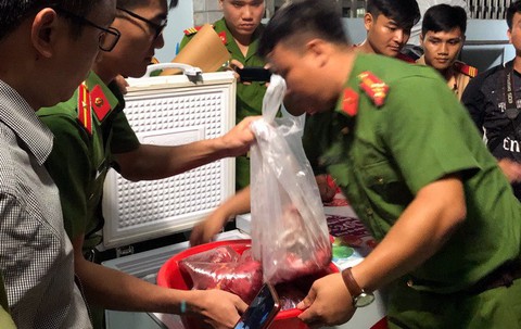 Truy tìm đối tượng tàng trữ thịt vích, trứng vích tại Côn Đảo - Ảnh 1. Truy tìm đối tượng tàng trữ thịt vích, trứng vích tại Côn Đảo - Ảnh 1.