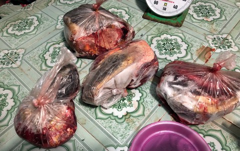 Truy tìm đối tượng tàng trữ thịt vích, trứng vích tại Côn Đảo - Ảnh 3. Truy tìm đối tượng tàng trữ thịt vích, trứng vích tại Côn Đảo - Ảnh 3.