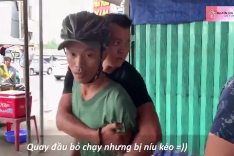 Công an khẳng định tiếp thị sữa trong clip xôn xao trên mạng không phải là CSGT - Ảnh 2.