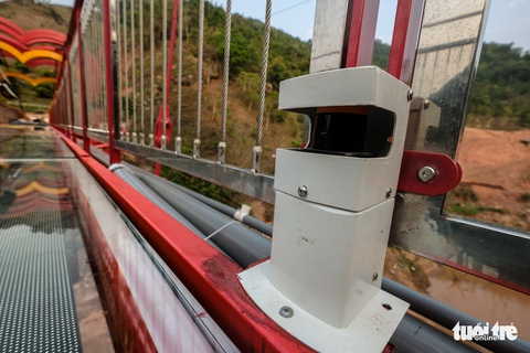 Cầu kính 5D dài 80m đầu tiên tại Việt Nam - Ảnh 12. Cầu kính 5D dài 80m đầu tiên tại Việt Nam - Ảnh 12.