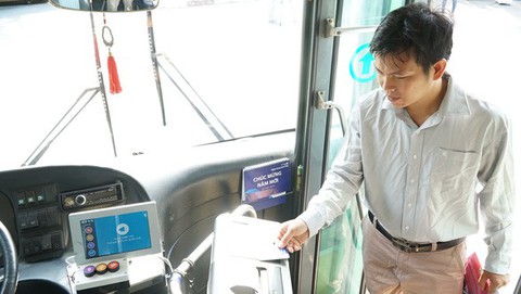 TP.HCM tìm chỗ giữ xe máy cho khách đi xe buýt - Ảnh 1.