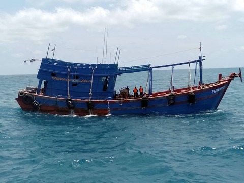 Bắt tàu chở 80.000 lít dầu DO không rõ nguồn gốc ở Côn Đảo - Ảnh 2. Bắt tàu chở 80.000 lít dầu DO không rõ nguồn gốc ở Côn Đảo - Ảnh 2.