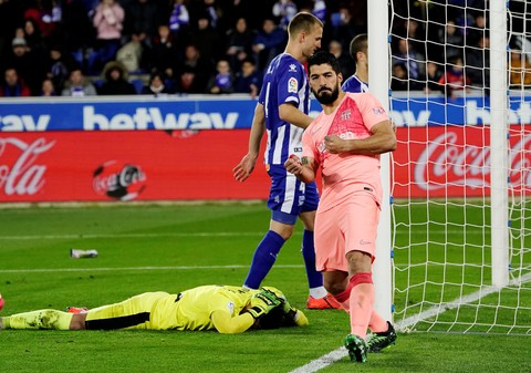 Suarez tỏa sáng, Barcelona chạm tay vào chức vô địch - Ảnh 2. Suarez tỏa sáng, Barcelona chạm tay vào chức vô địch - Ảnh 2.