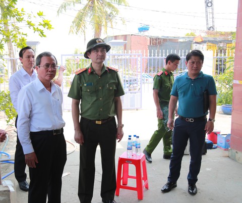 Vụ thảm sát mẹ con, bà cháu: Bí ẩn những căn nhà bị khóa từ phía ngoài - Ảnh 4. Vụ thảm sát mẹ con, bà cháu: Bí ẩn những căn nhà bị khóa từ phía ngoài - Ảnh 4.