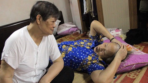 Gia cảnh khốn khó của người mẹ quét rác bị xe điên tông chết - Ảnh 1. Gia cảnh khốn khó của người mẹ quét rác bị xe điên tông chết - Ảnh 1.