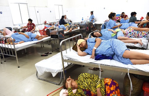 Nghỉ lễ, nắng nóng và tia UV vẫn đeo đuổi - Ảnh 2. Nghỉ lễ, nắng nóng và tia UV vẫn đeo đuổi - Ảnh 2.