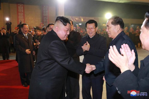 Ông Kim Jong Un đã đến Nga, được chào đón với hoa, bánh mì, và muối - Ảnh 4. Ông Kim Jong Un đã đến Nga, được chào đón với hoa, bánh mì, và muối - Ảnh 4.