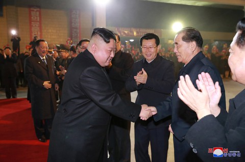 Ông Kim Jong Un lên tàu đi Nga nói chuyện hạt nhân - Ảnh 1. Ông Kim Jong Un lên tàu đi Nga nói chuyện hạt nhân - Ảnh 1.